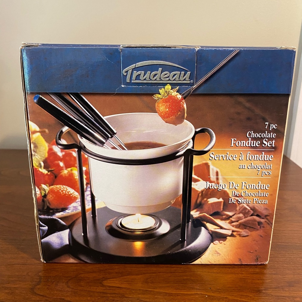 Trudeau 7 piece chocolate fondue set newin box. 14 oz stoneware, all inclusive.